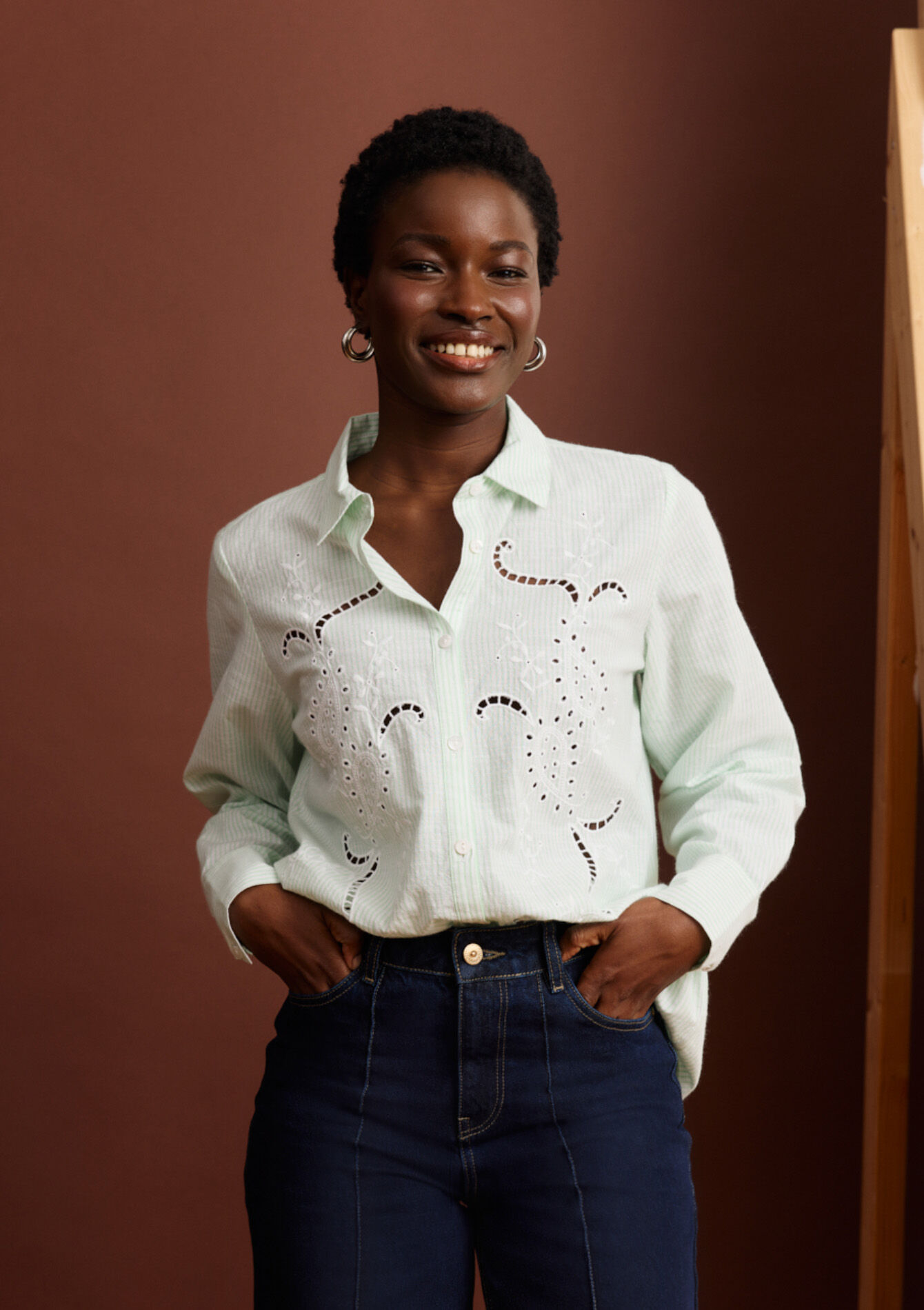 Gestreept hemd met borduurwerk