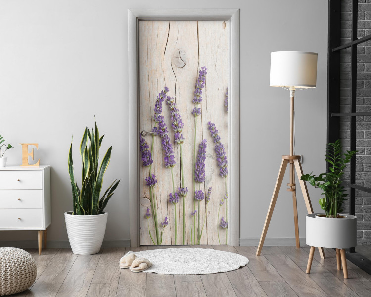 Naklejka na drzwi Lawenda na drewnie 75x205 cm Fototapeta