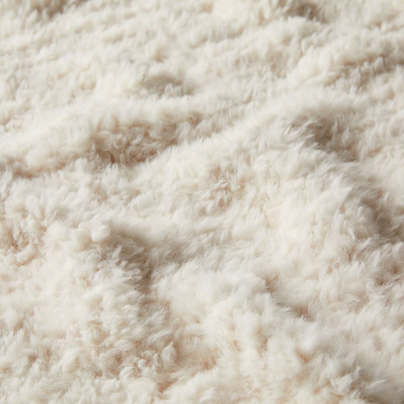 Munich Winter White Feather Yarn Throw