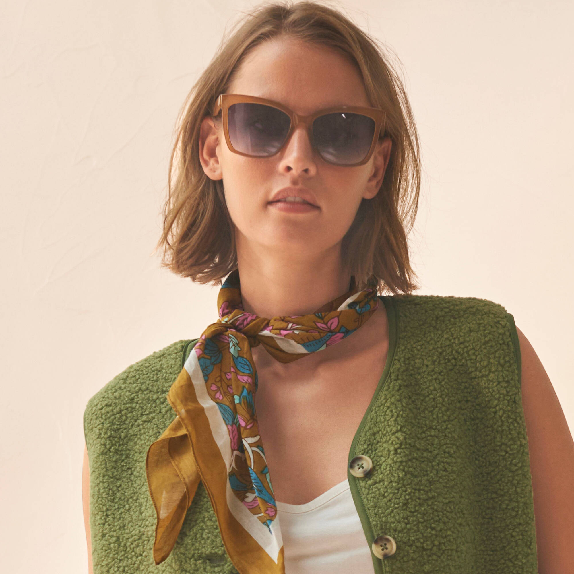 Veste sans manches, maille bouclette