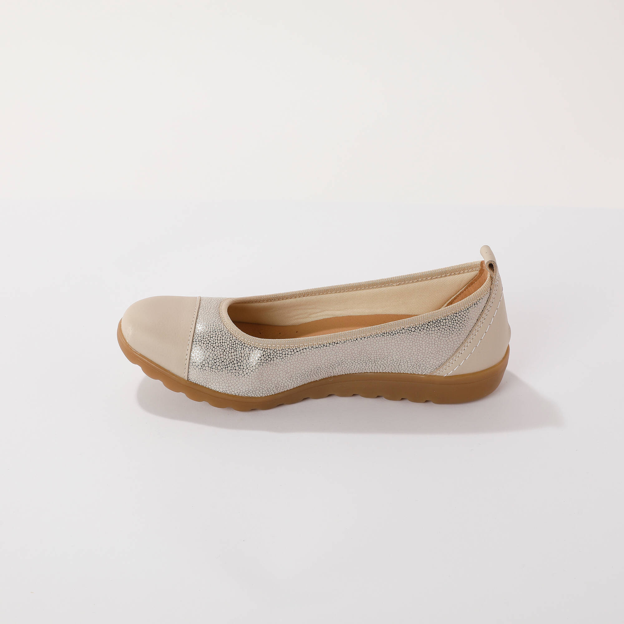 Ballerines en cuir largeur confort, avec empiècements extensibles