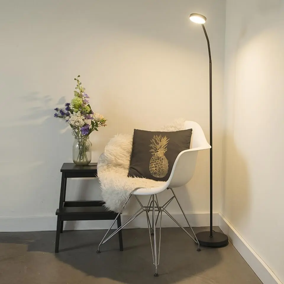 Qazqa vloerlamp trax zwart ge?ntegreerde led