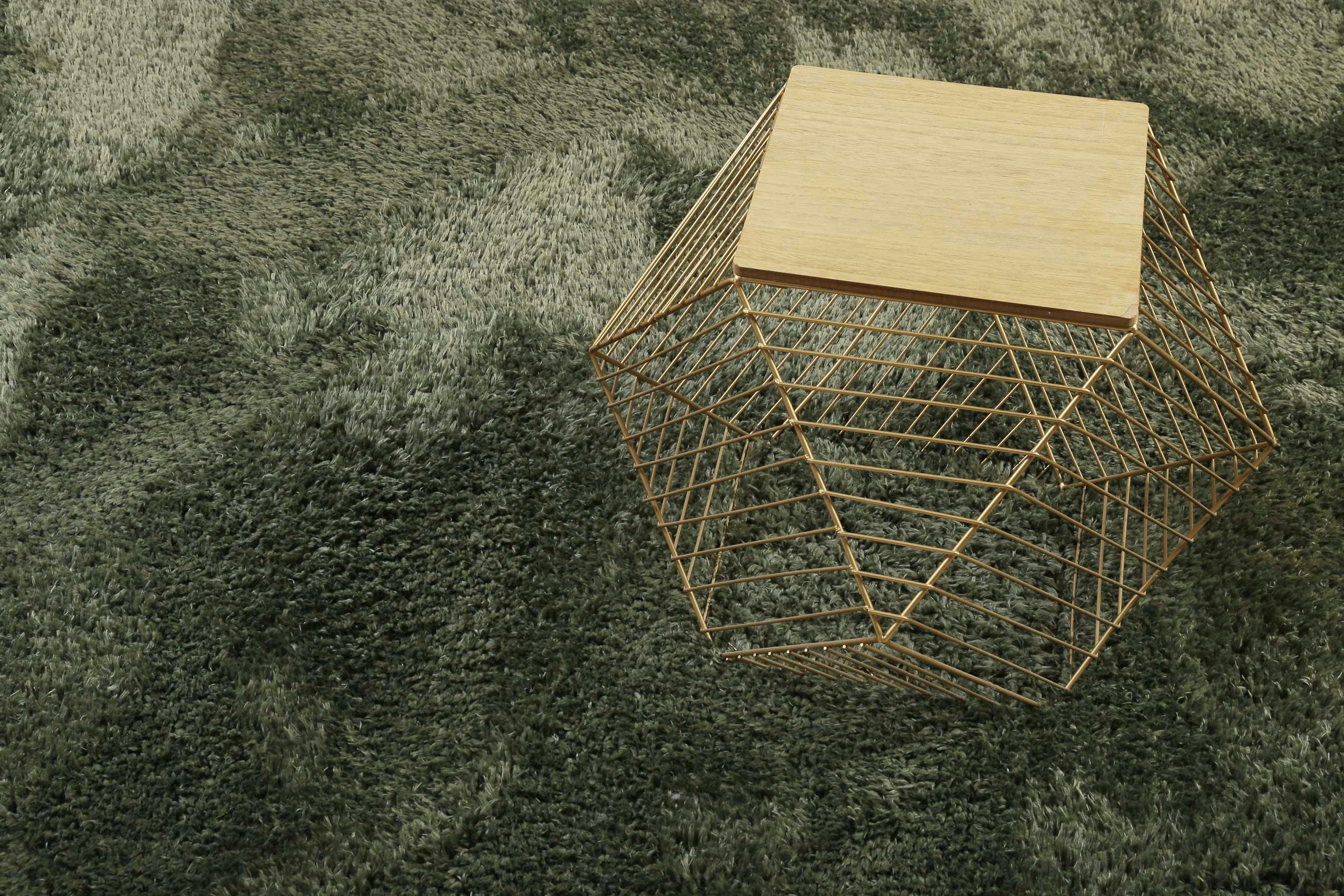 YOGI - Tapis uni vert olive 100% de matière recyclée 133x200