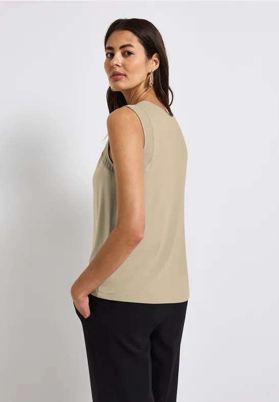 Top mit Chiffondetails