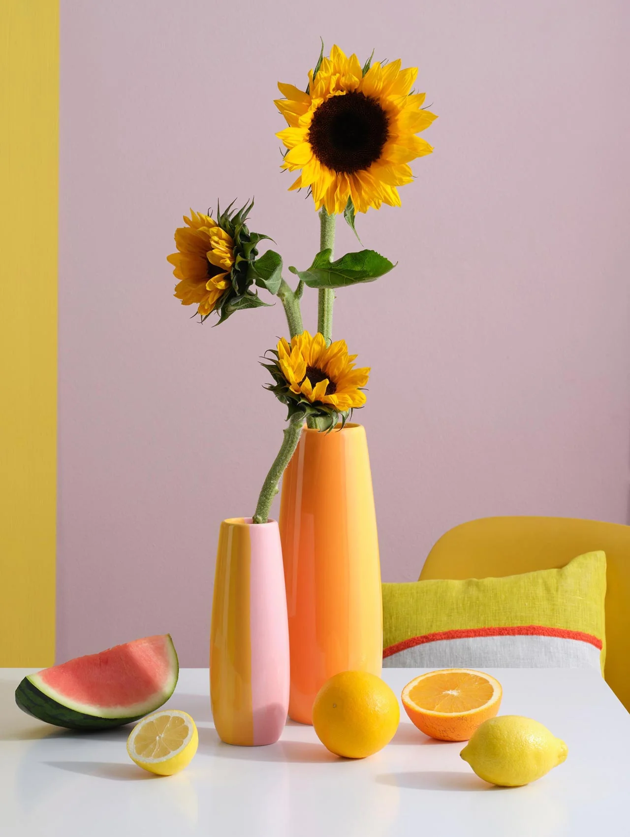 vase, orange smoothie