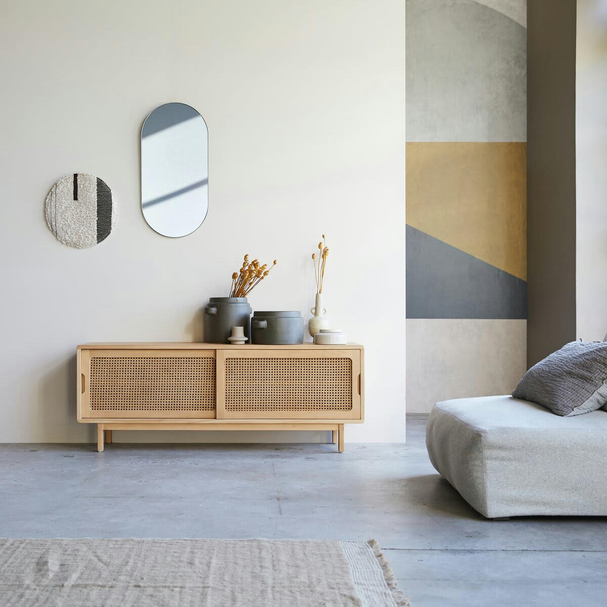 LUIS - Meuble TV en orme et cannage 140 cm