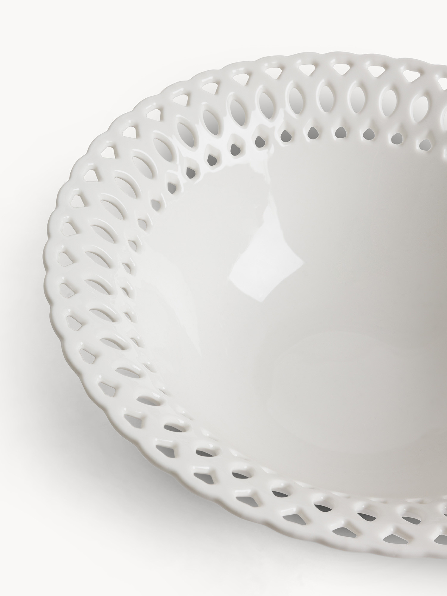 Coppa in porcellana traforata