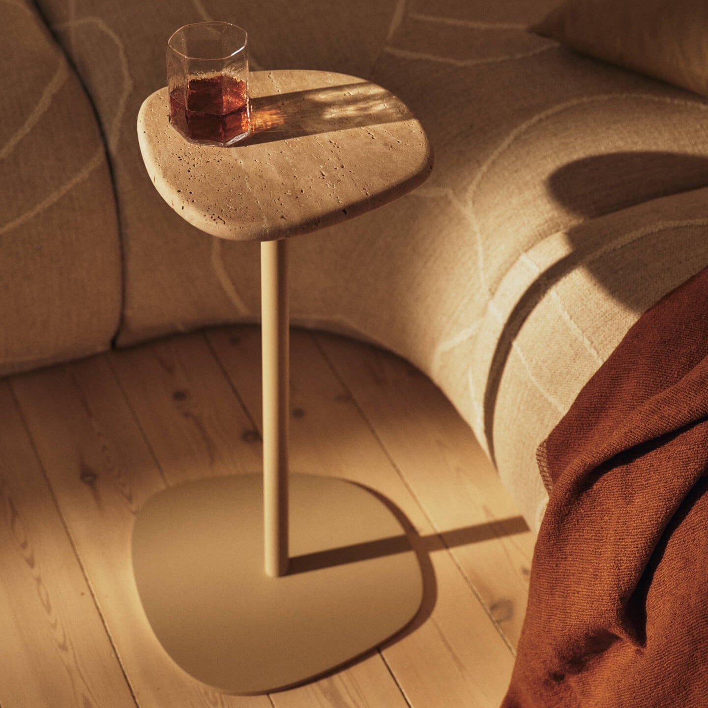 Ferm Living Plyo Bijzettafel - Light Cashmere