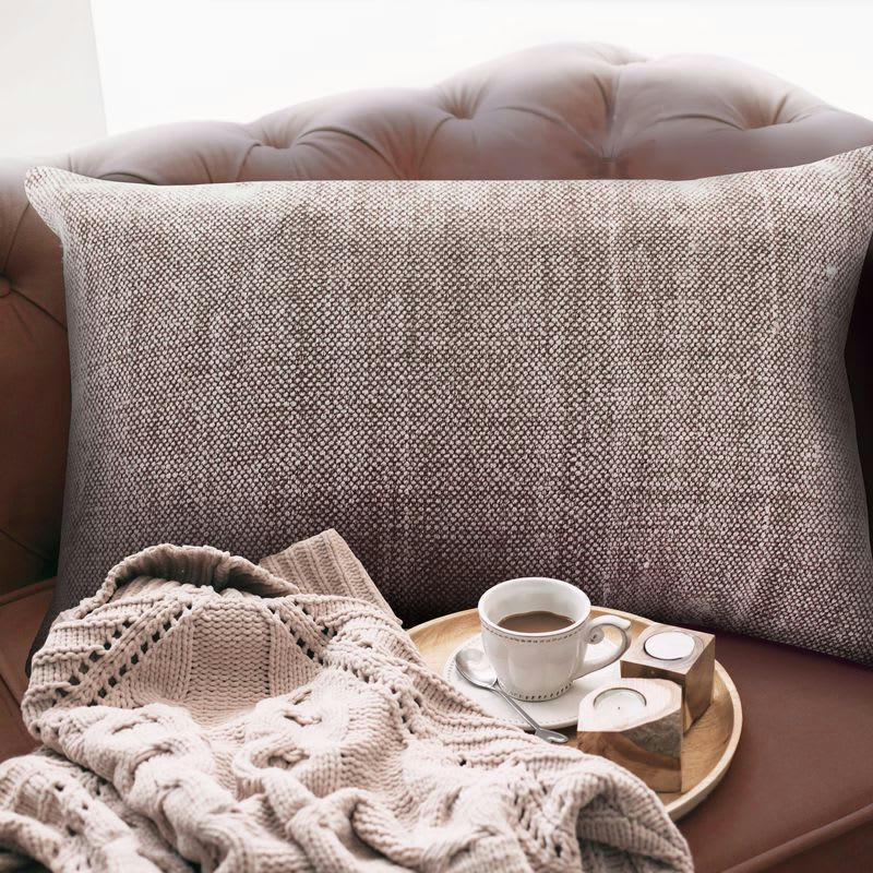 VINTAGE - Coussin effet délavé rose nude 60x40