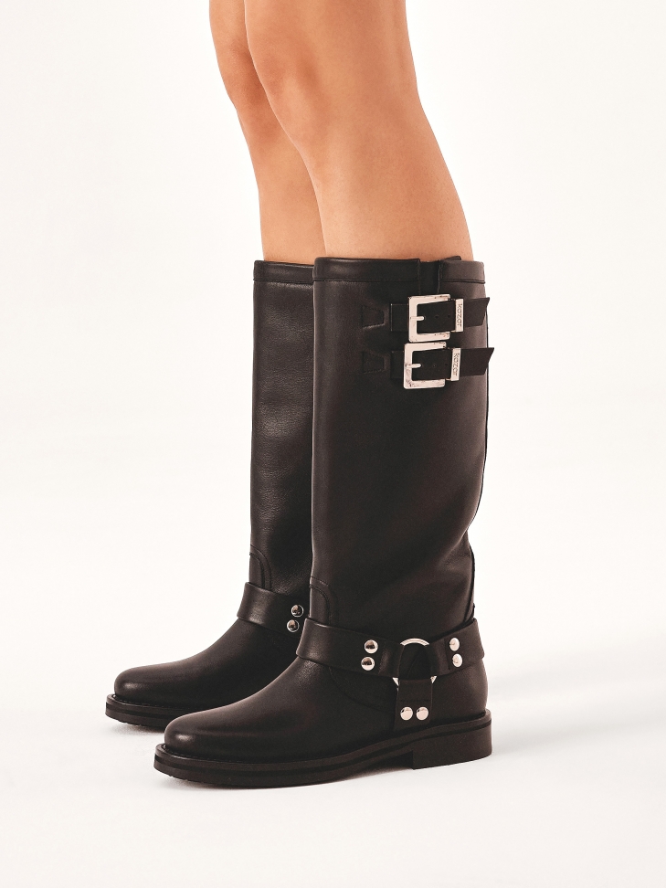Leather boots with buckles