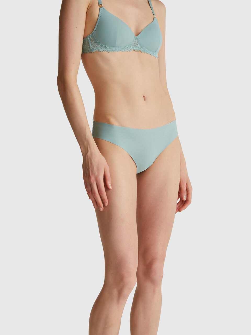 Brazilian stretch underwear with lace