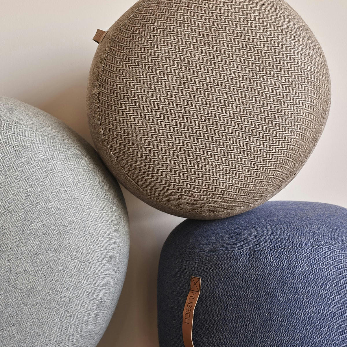 MOCHI - Pouf design rond laine chevrons bleu