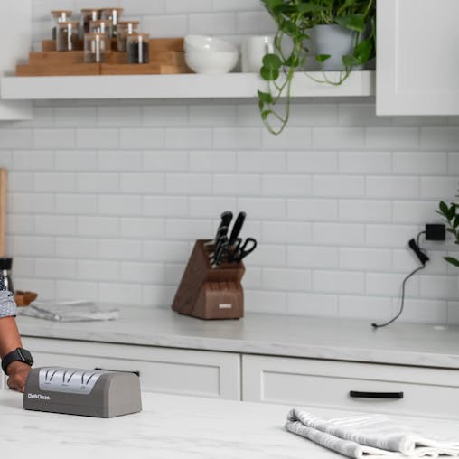 Chef's Choice DC 1520 Rechargeable AngleSelect Electric Knife Sharpener | Grey