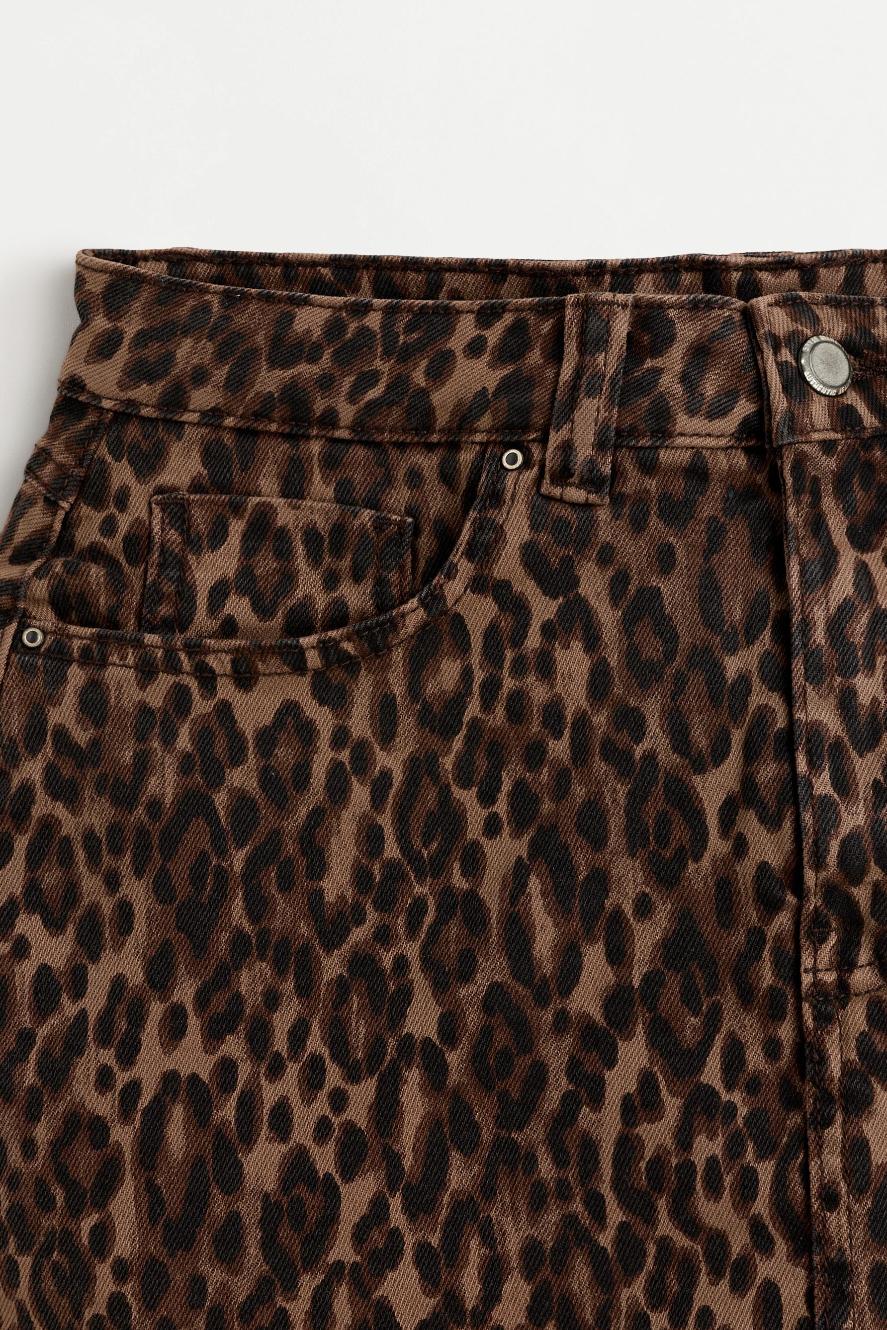Falda pantalón denim corta leopardo