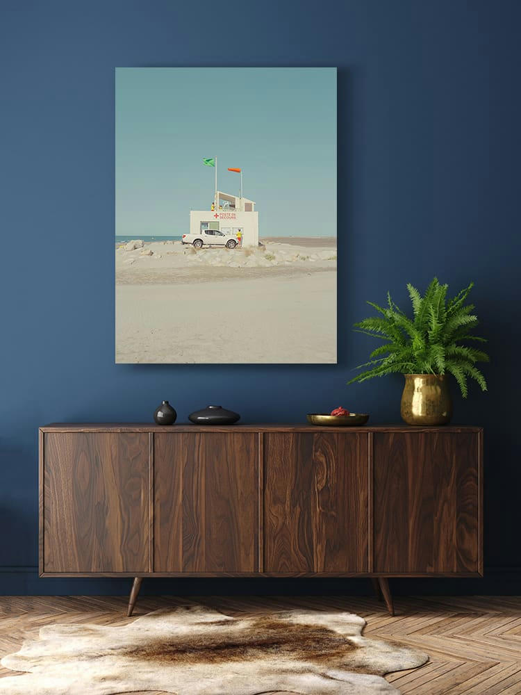 POSTE DE SECOURS - Photographie d'art de Laura Sanchez 60x80 cm sur plexi