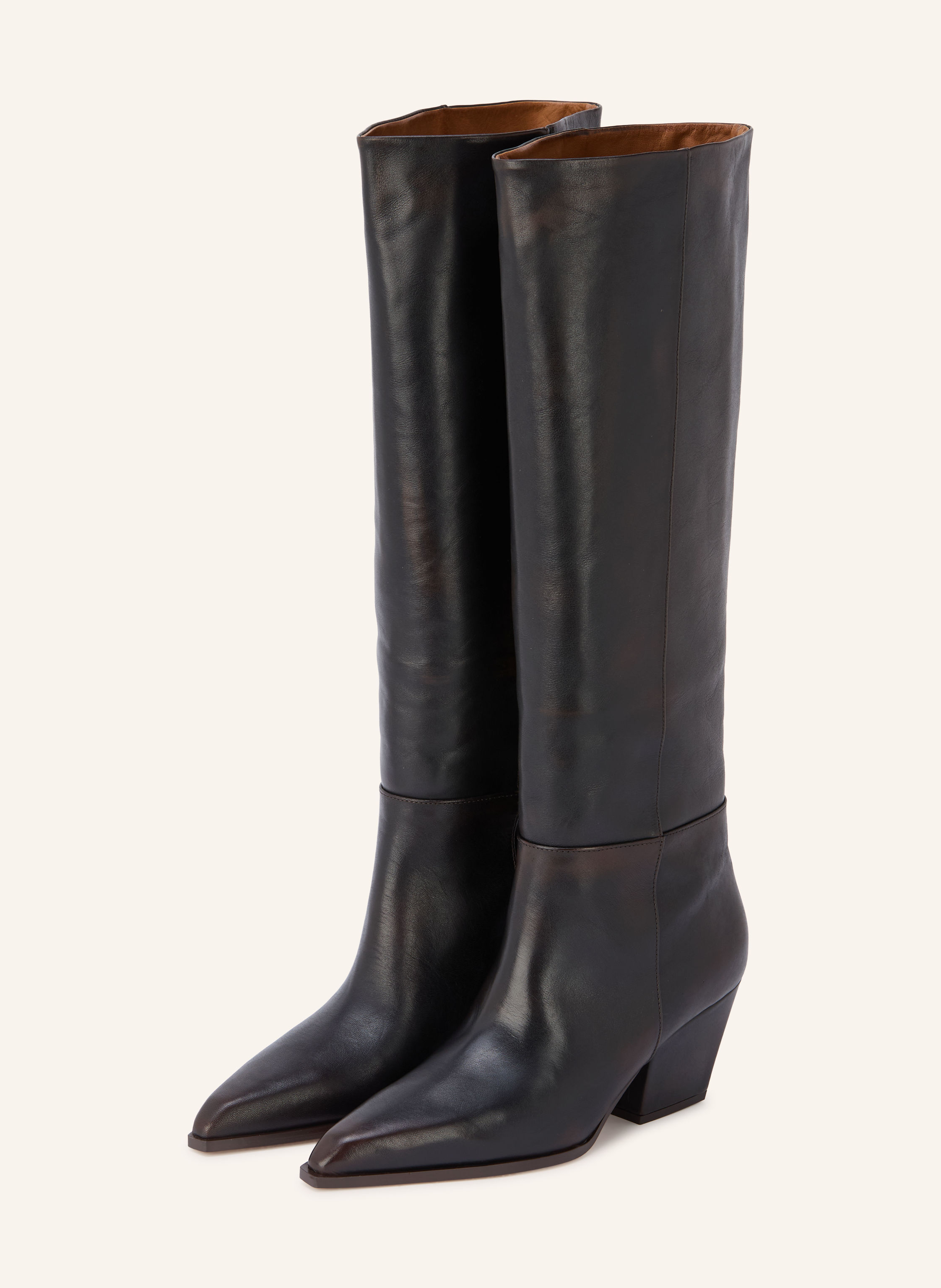 Toral Stiefel DAKOTA