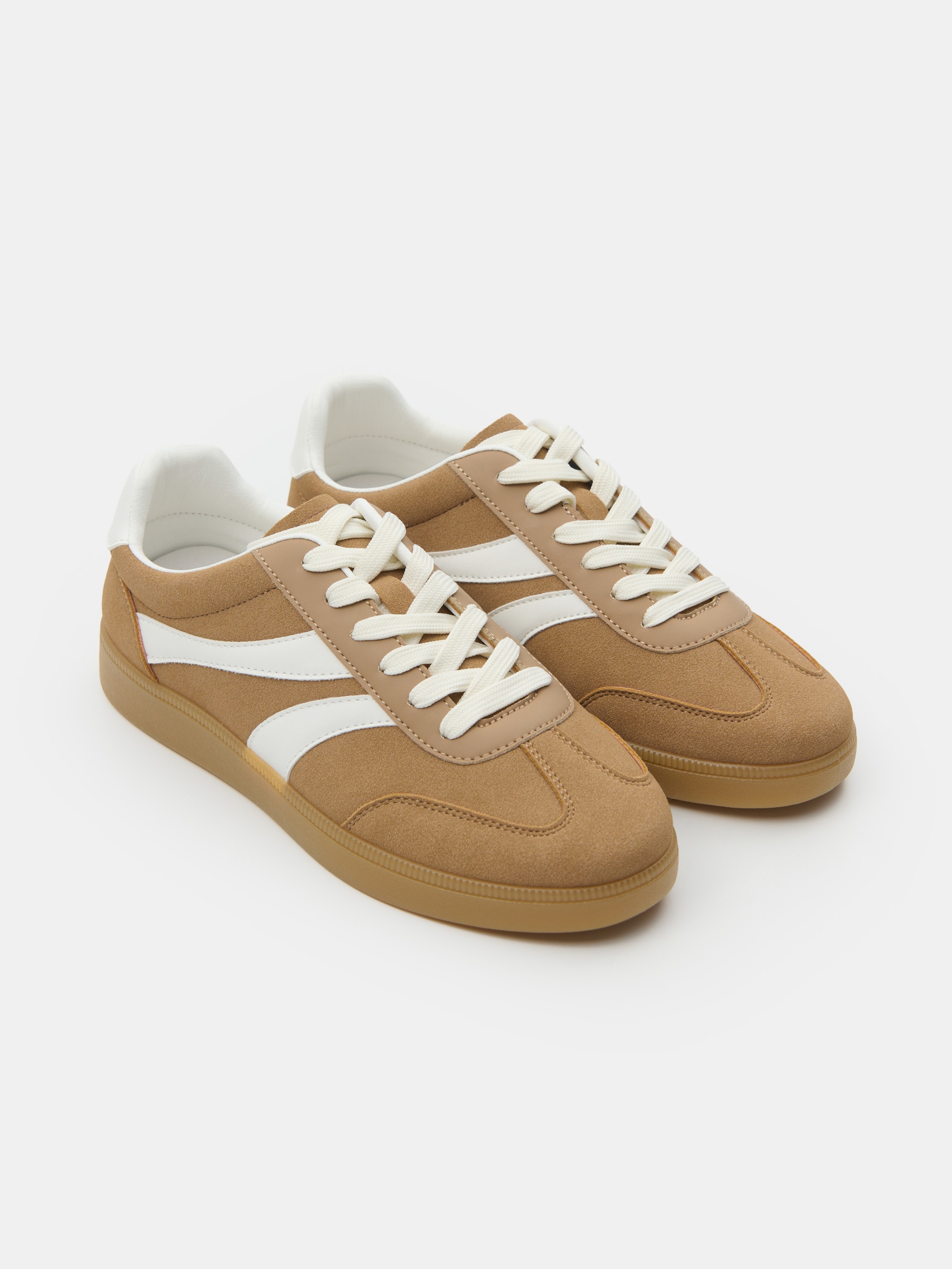 Sneakersy z imitacji zamszu ze skórzaną wkładką