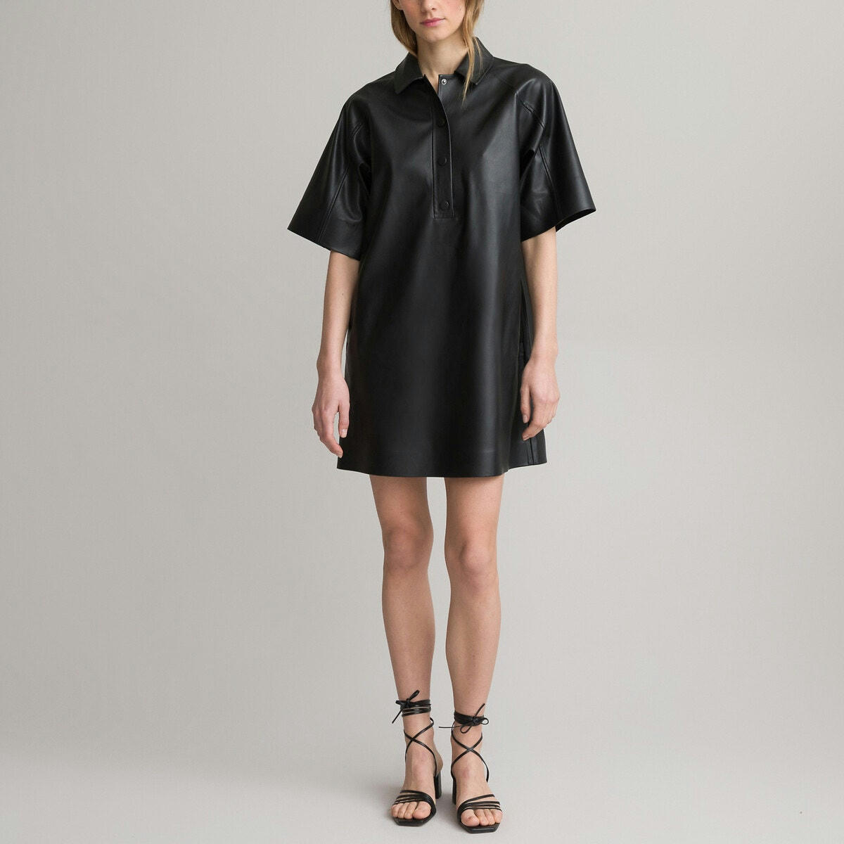 Robe droite, courte, manches courtes en simili