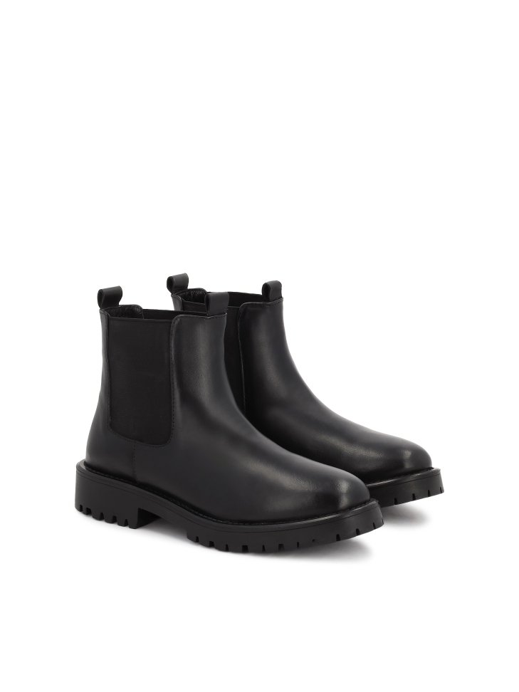 Classic leather Chelsea boots