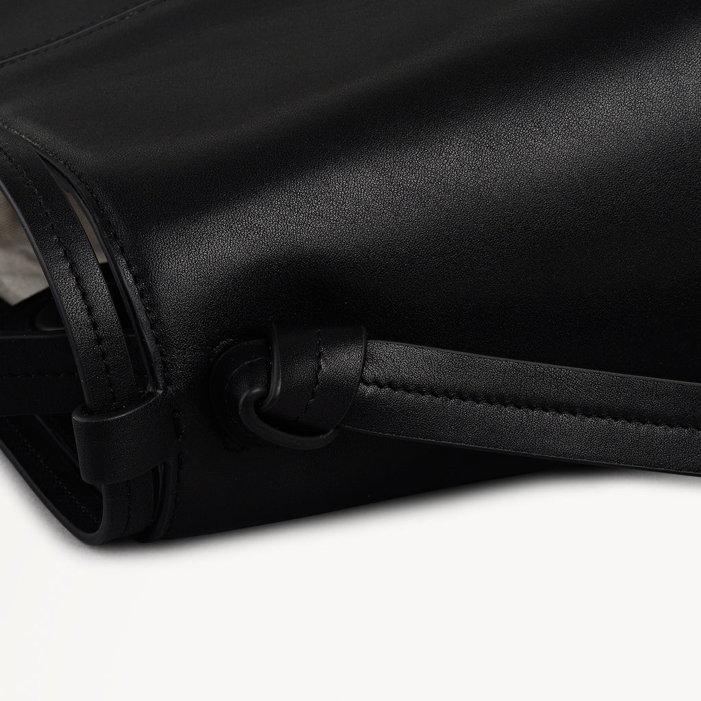 The Connaught - Medium Ziptop Shoulder