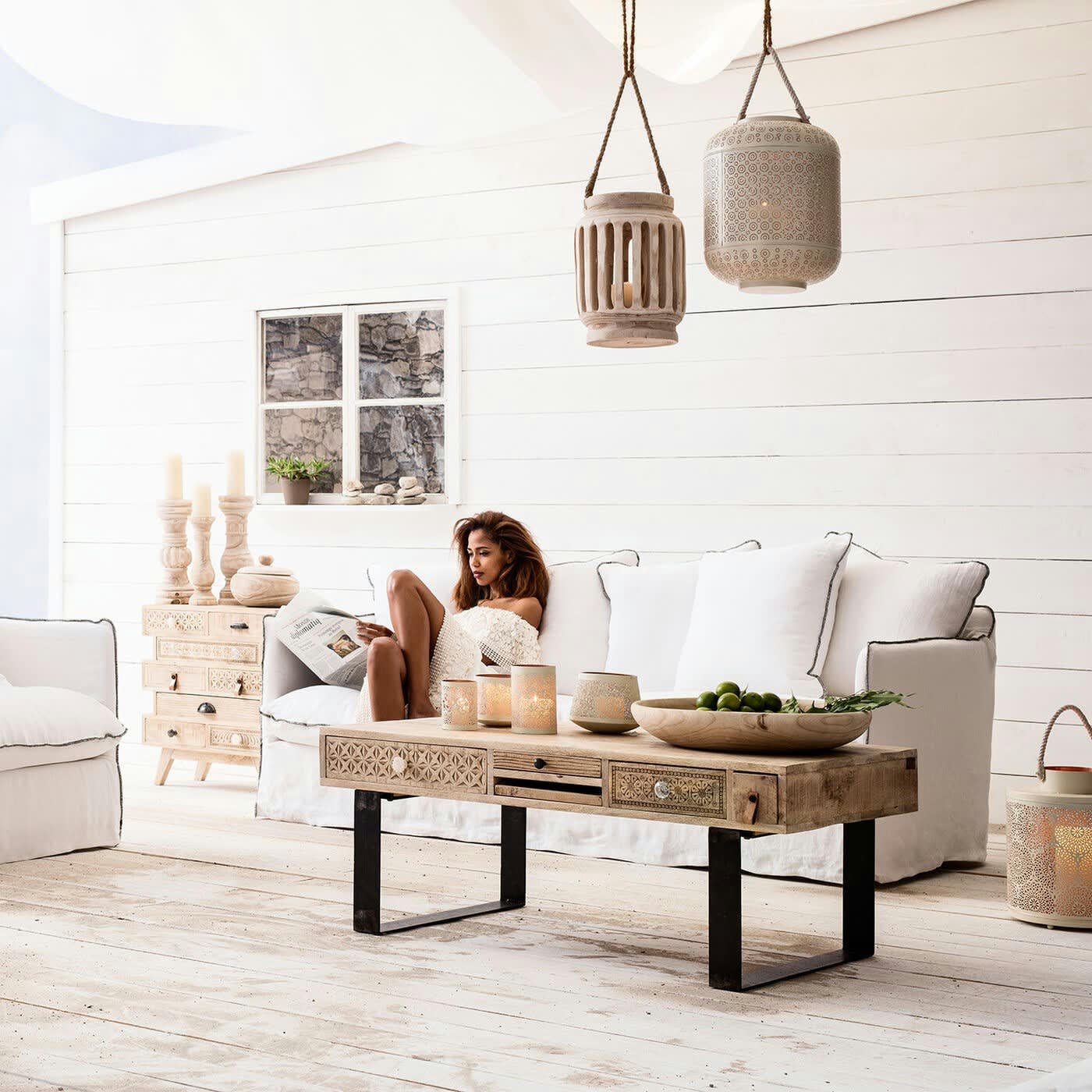 PURO - Table basse en manguier sculpté et acier