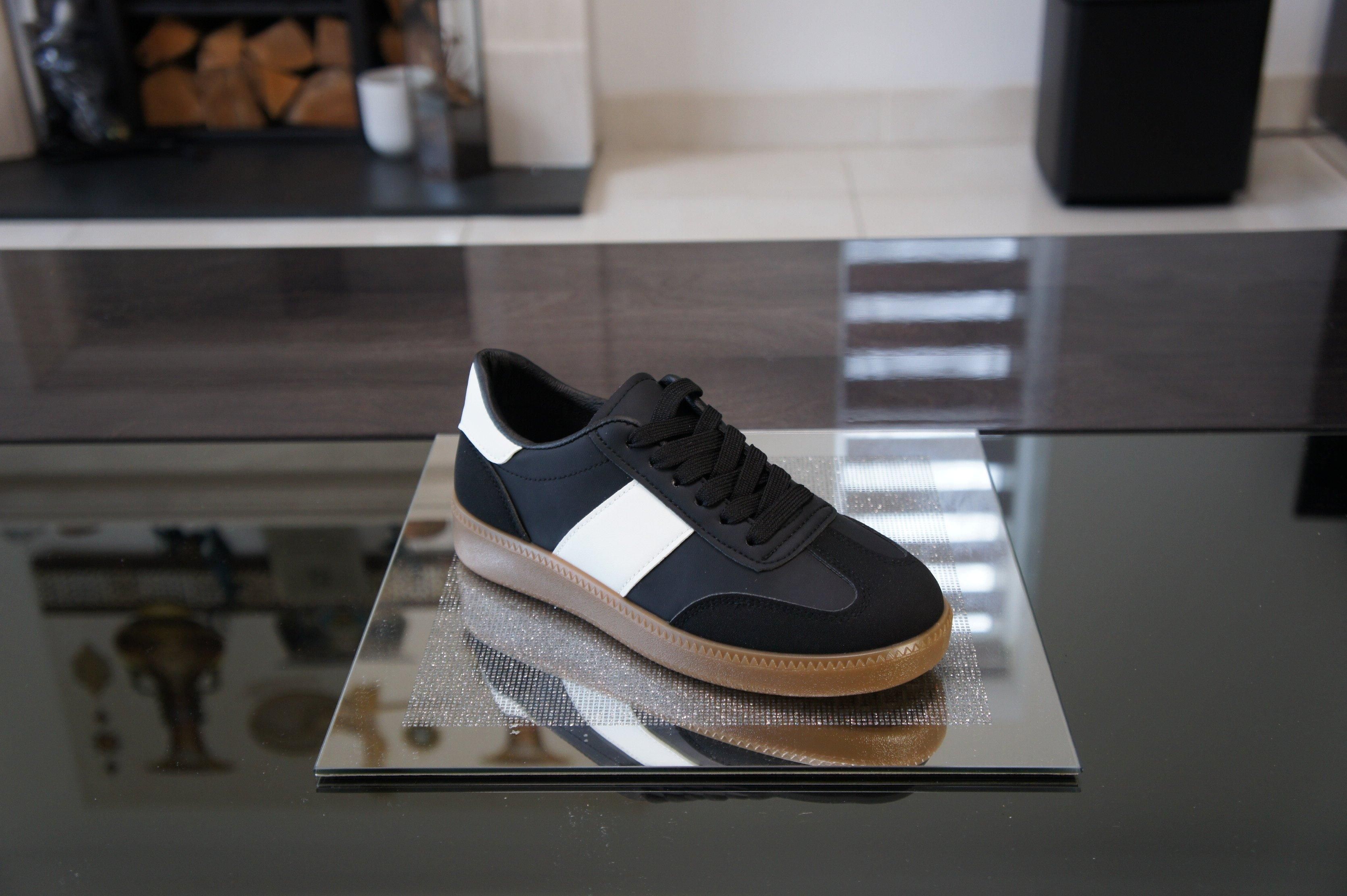 IVACHY Classic Lace-Up Shoes with Contrast Stitching