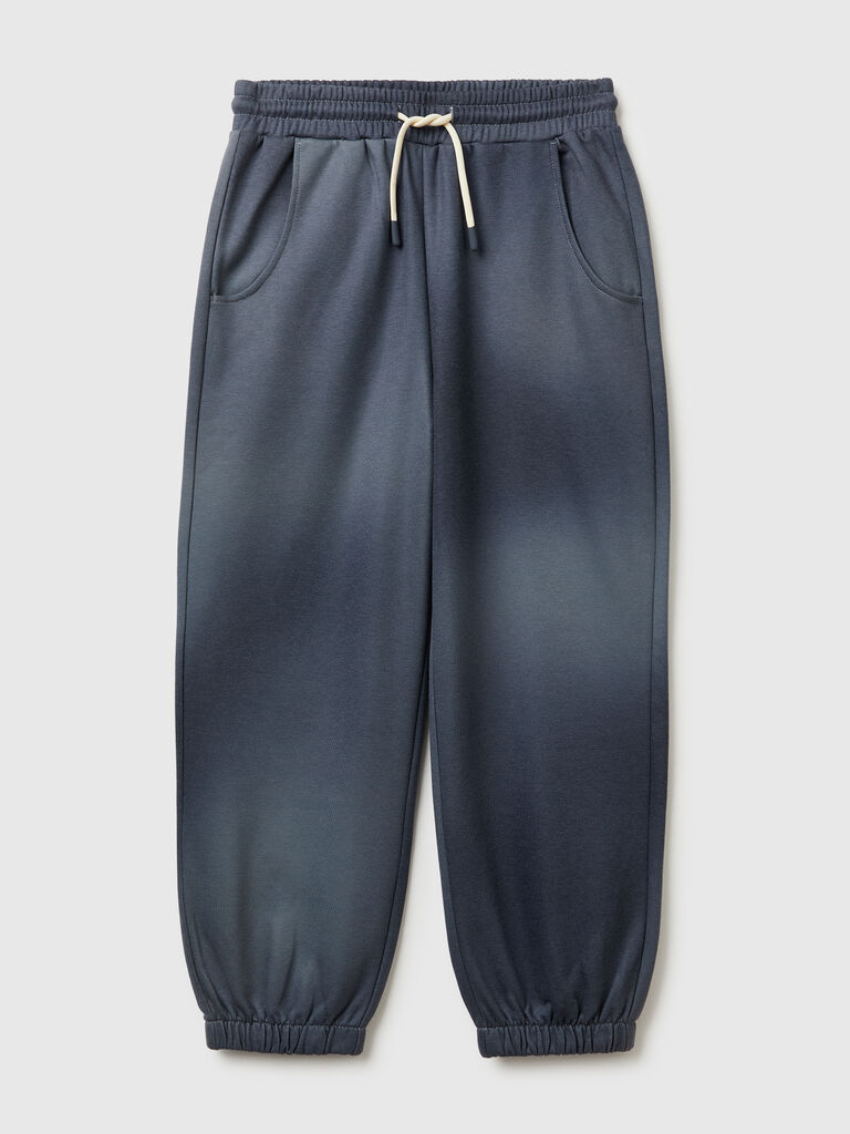 Joggers with shaded-effect print