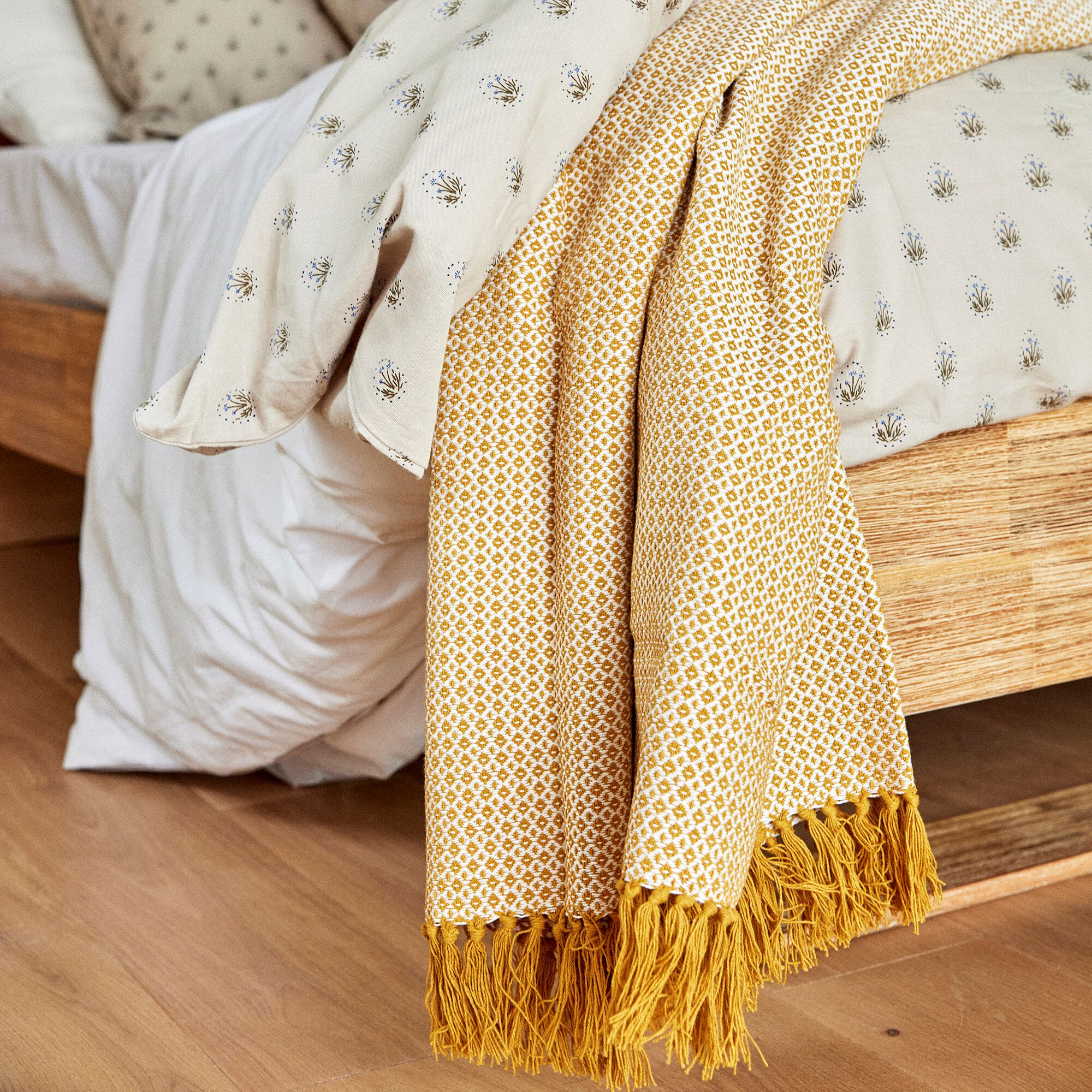 PARA - Plaid à franges et motifs en coton - jaune argan 130x170cm