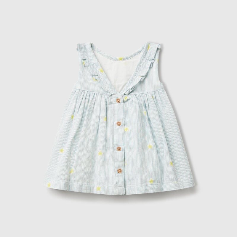 Dress with ruffled collar
