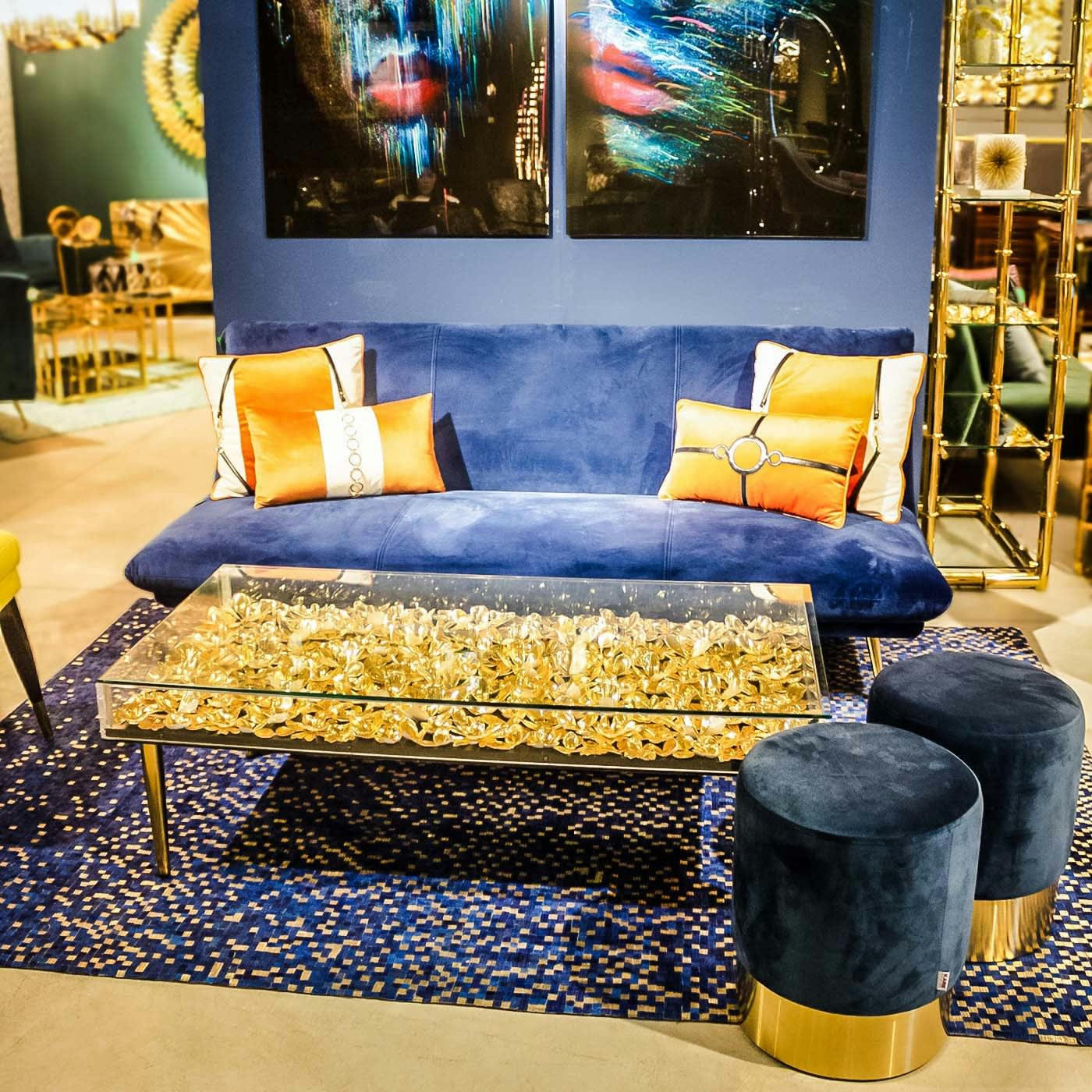 - Table basse dorée fleurs en papier en relief