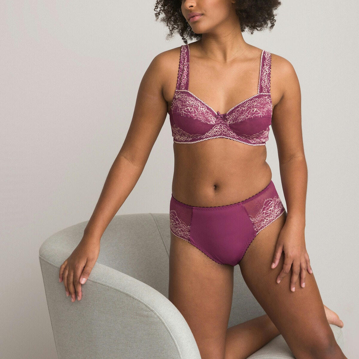 Culotte en microfibre, détails dentelle
