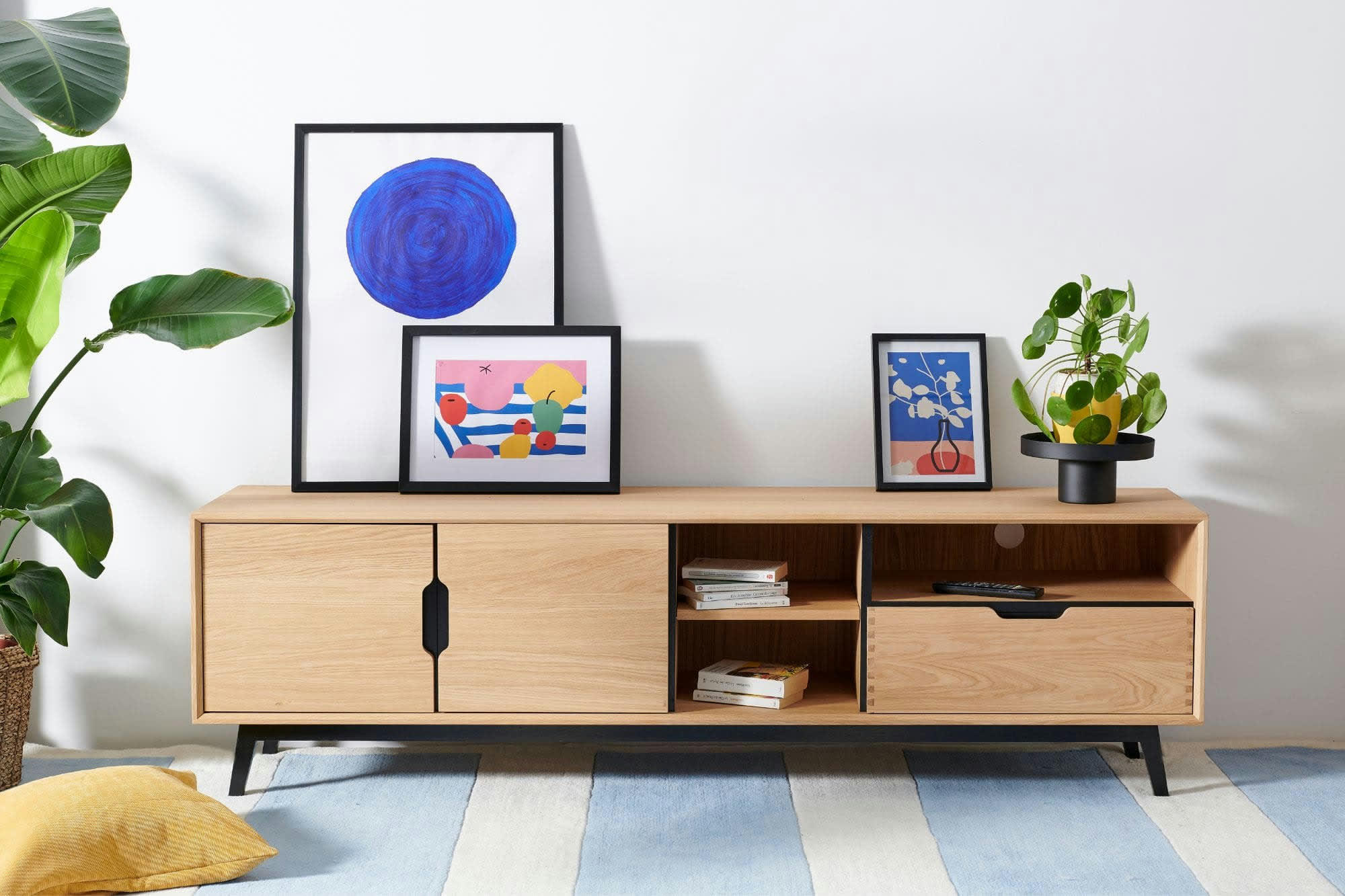 JOYCE - Meuble TV bas nordique en bois 3 portes 3 niches