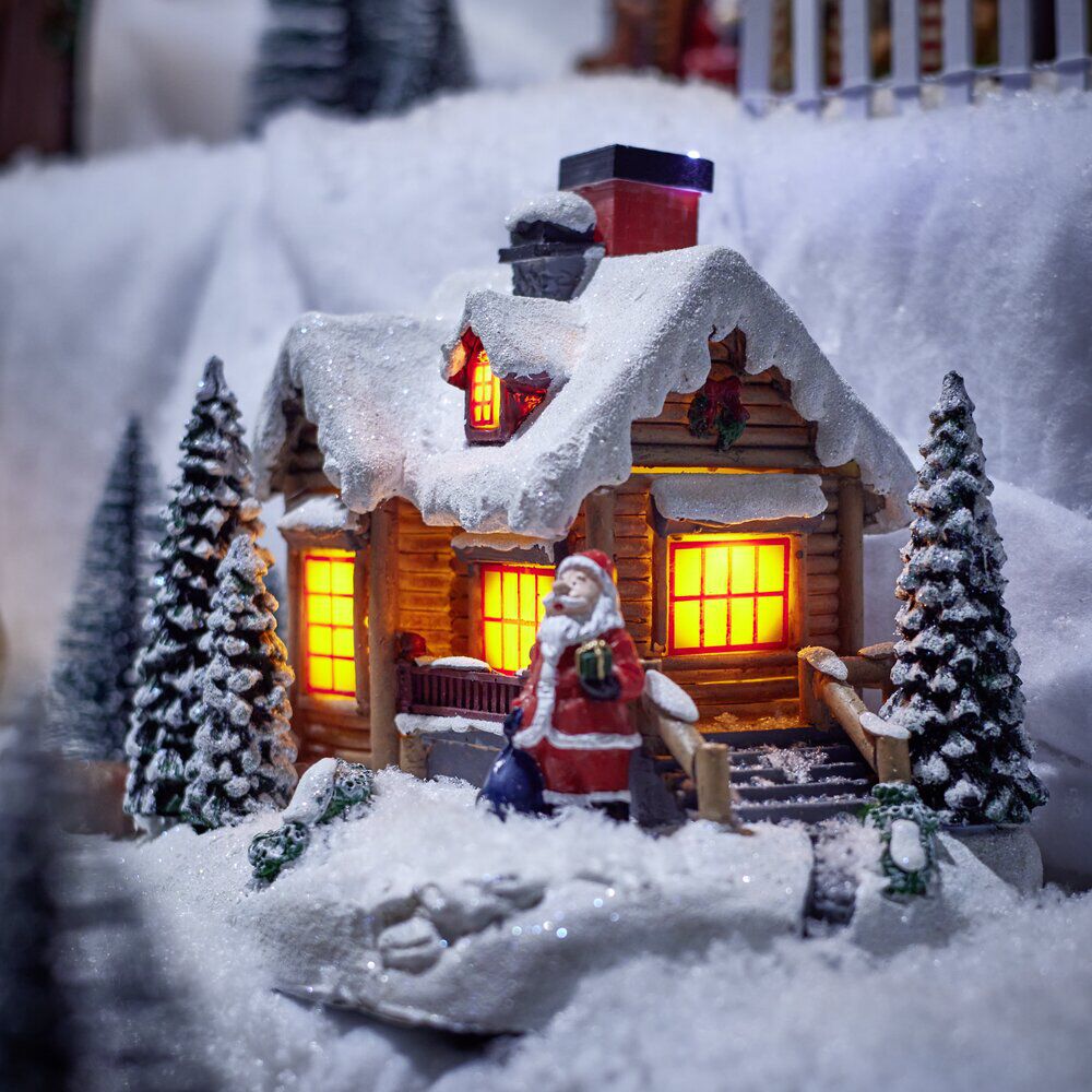 Décoration de No&euml;l lumineuse maison enneigée avec fumée H18,5cm (2 modèles)