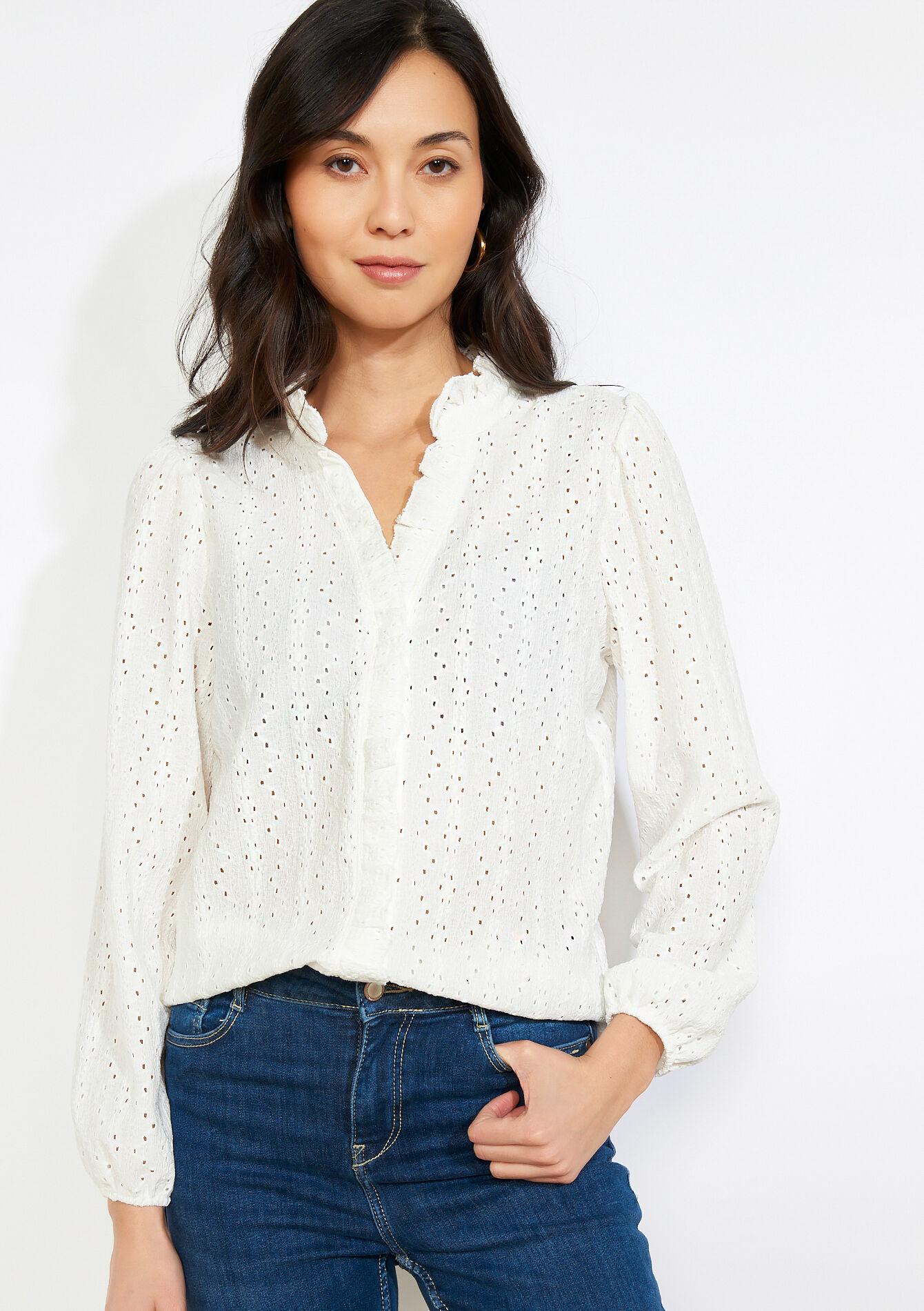 Romantische geborduurde blouse