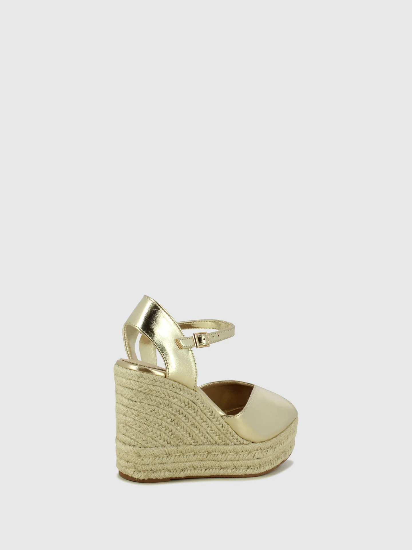 Sandálias de Cunha em Dourado