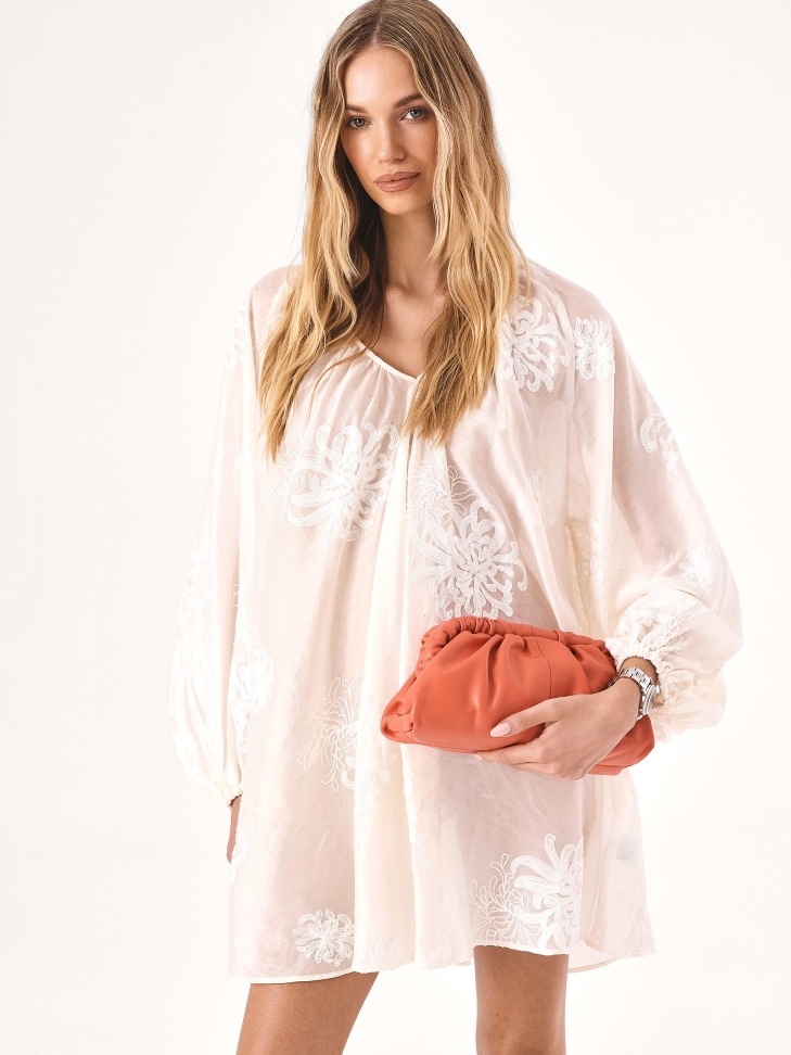 Pouch bag with soft cut