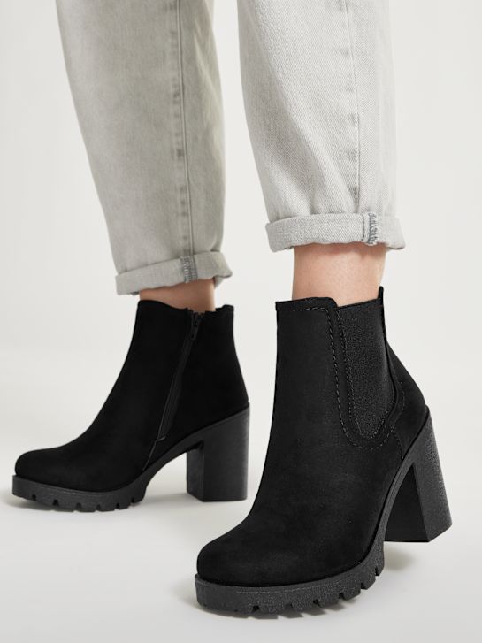 Heeled chelsea boot