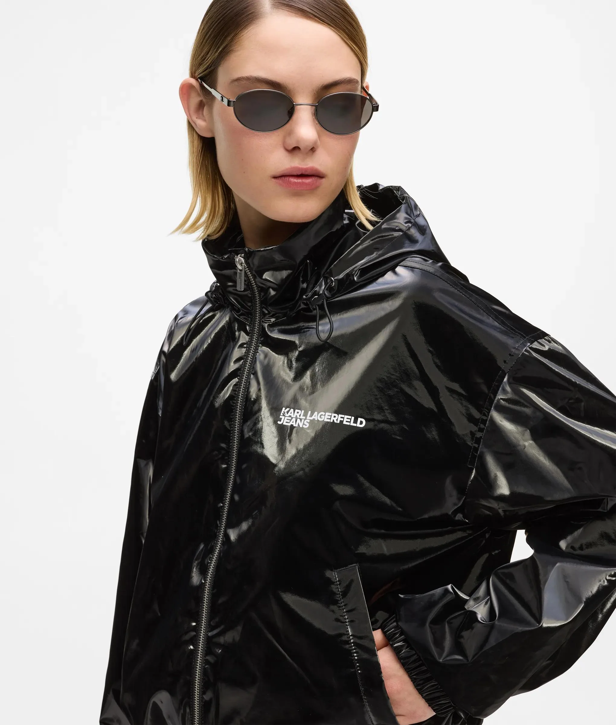 Veste à capuche brillante