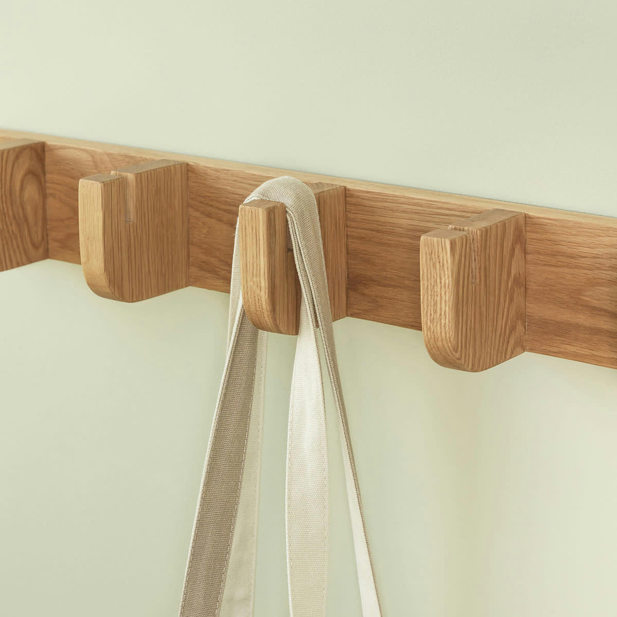 NOMADE - Porte-manteau 8 crochets en bois beige