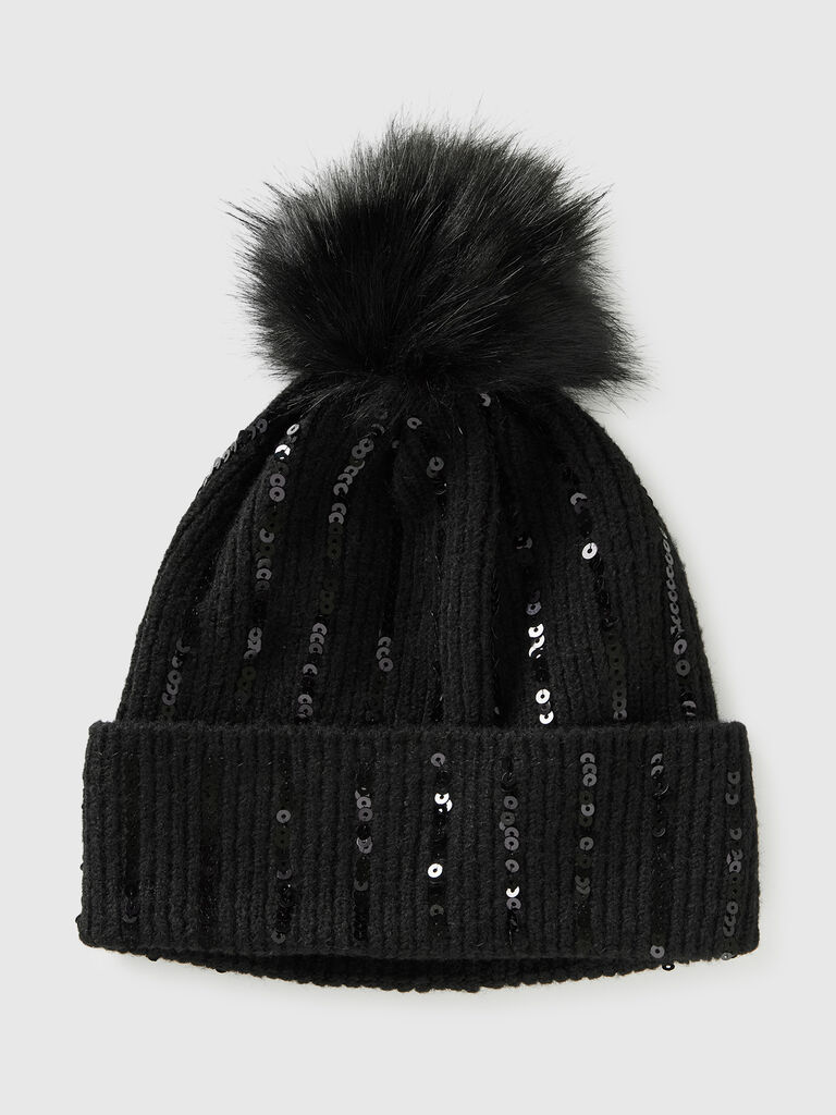 Cap with pom pom and sequins