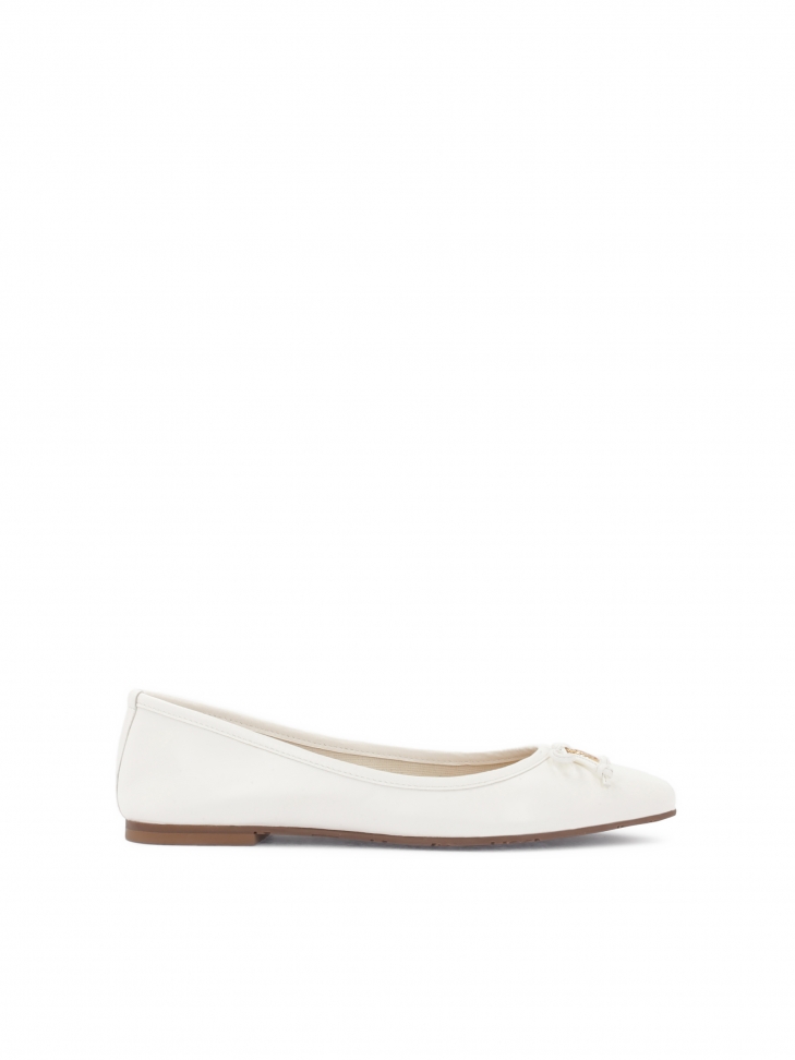 White leather ballerinas with pendant