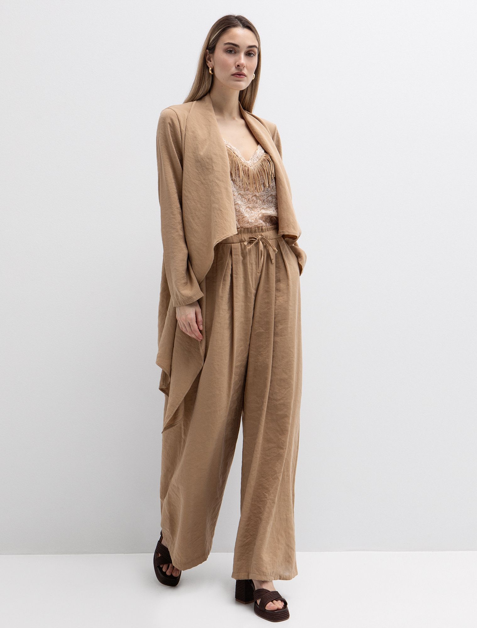 Ασύμμετρη ζακέτα με μείγμα από modal