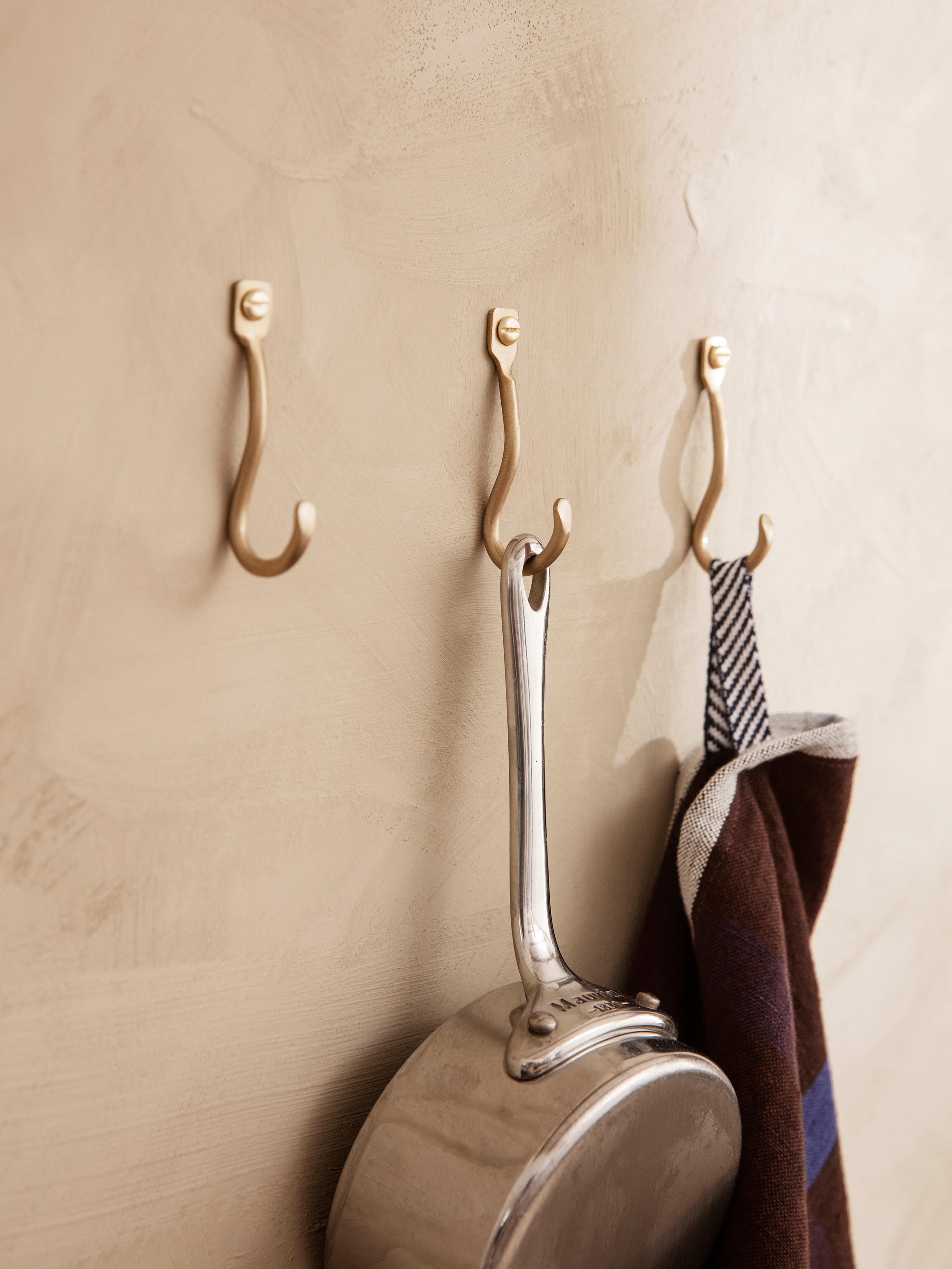 Handgefertigte Messing-Wandhaken Curvature, 3er-Set