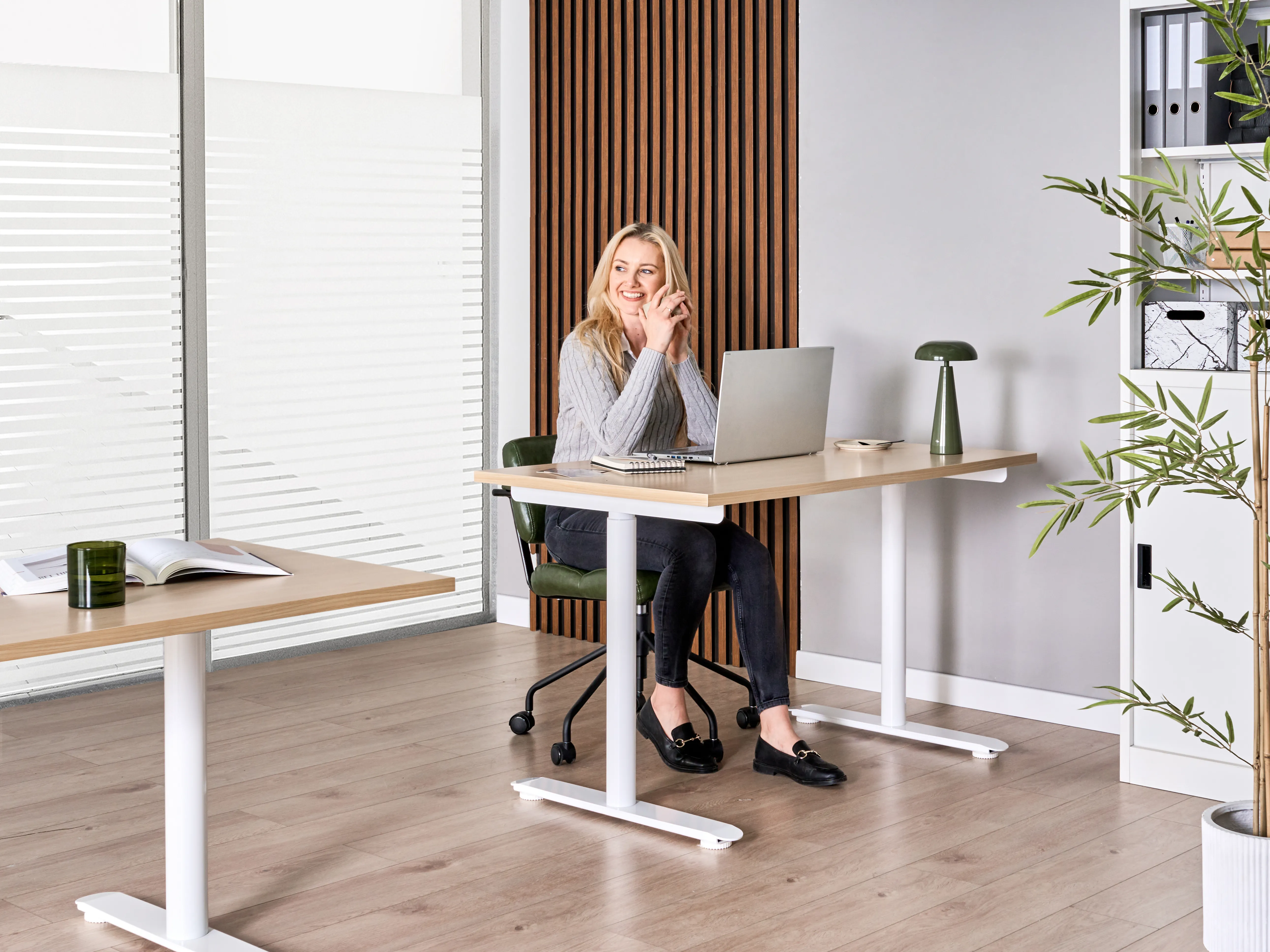 Electric Adjustable Standing Desk DESTINAS Light Brown/ White 120 cm 72 cm