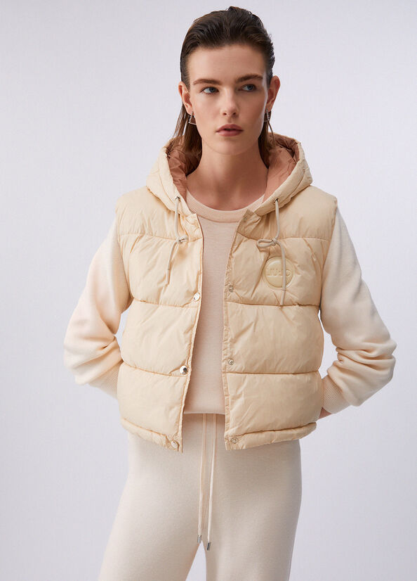 Gilet cropped con cappuccio