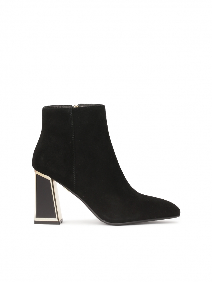 Suede boots with shiny heel