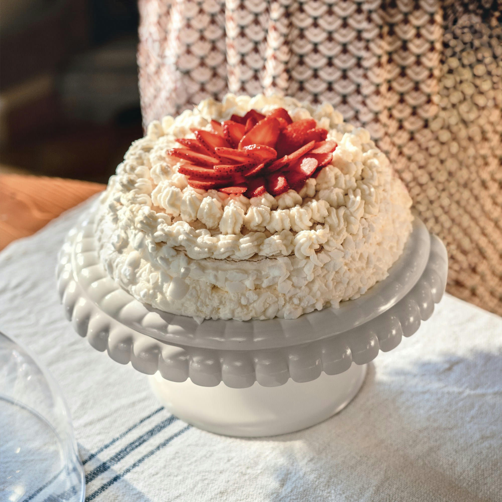 TIFFANY - Présentoir à gâteau en acrylique blanc avec cloche 30 cm