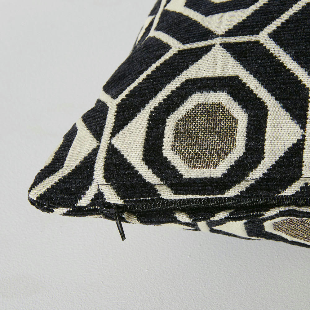 ROMBA - Coussin tissé jacquard motifs graphiques noirs et fils dorés 45x45
