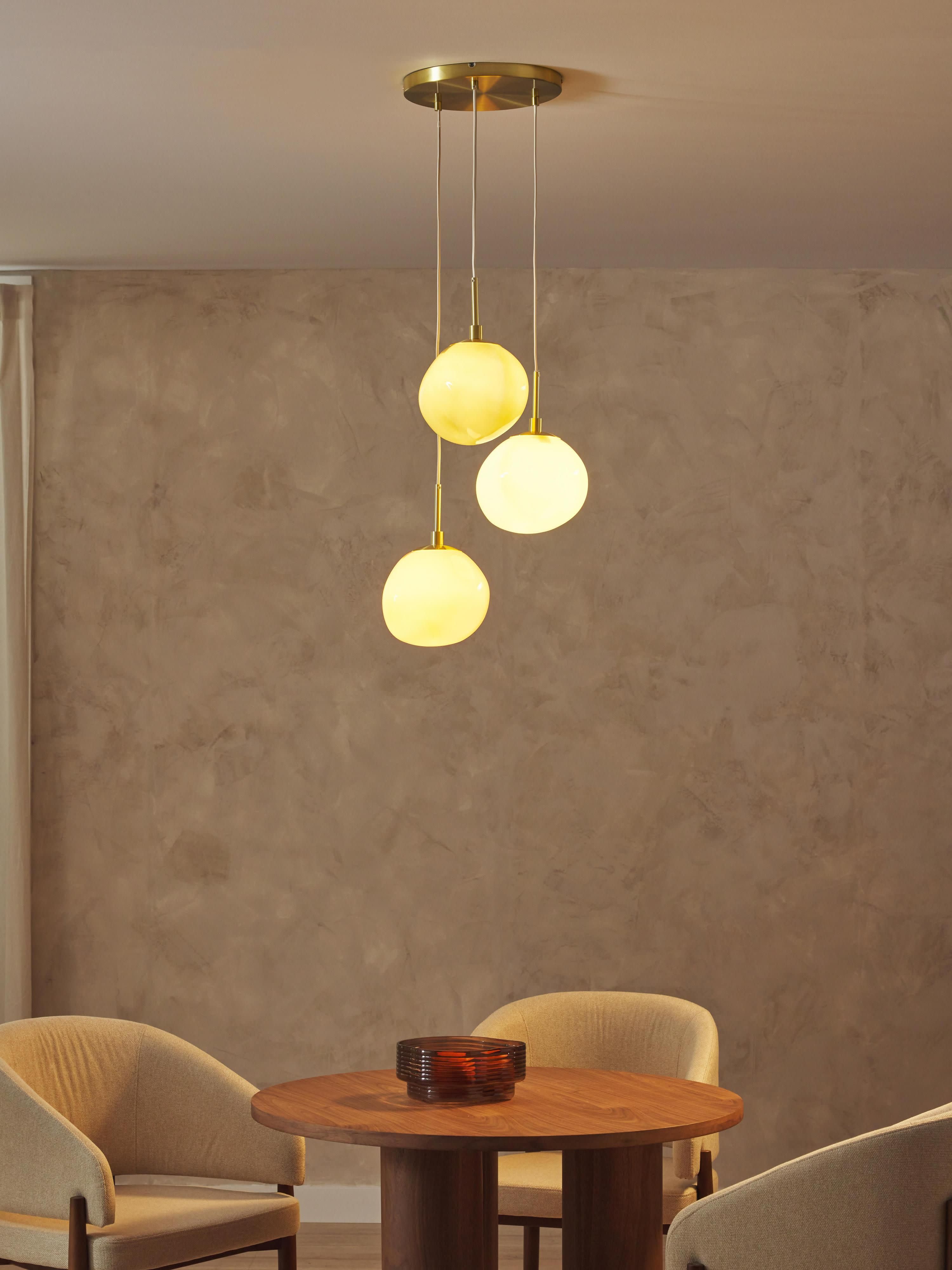 Cluster-Pendelleuchte Josie aus Opalglas