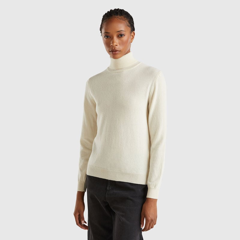 Cream turtleneck sweater in pure Merino wool